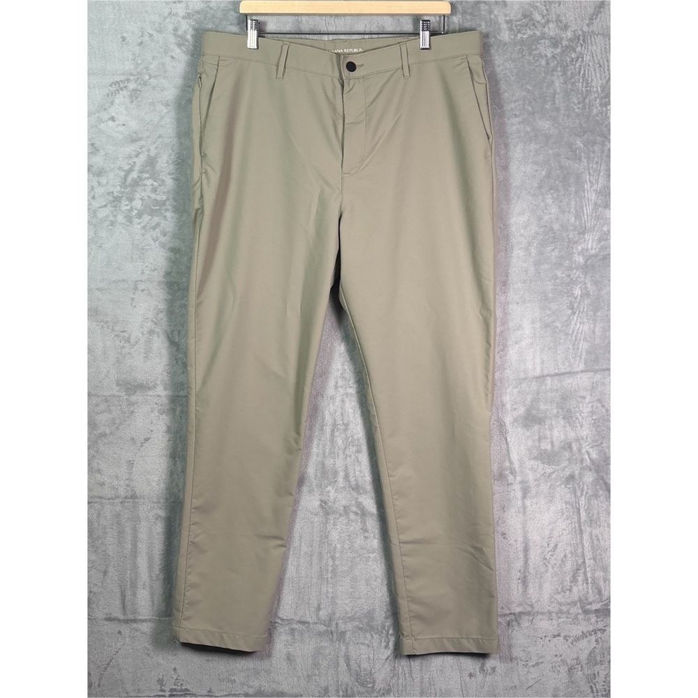 Banana Republic Men’s Light Gray Khaki Chino Pants Size 38x32